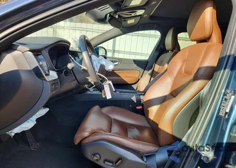 2019 Volvo Xc60 T5 Momentum z USA, uszkodzony, nr VIN LYV102DK5KB250125